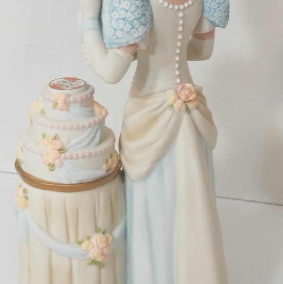 AVON PRESIDENT'S CLUB--. ALBEE AWARD- 1980 - Picture 3 of 8